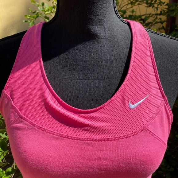 Nike Tank Top with Built-in Bra. Size Medium. Pink - Picture 2 of 6